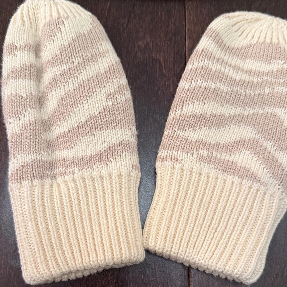 NWT GAP Cream and Tan Fur Pom-Pom Zebra Print  Beanie and Mittens! Size 2T/3T